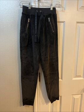 Girls Black Velour Jogger Pants with Zip Pockets